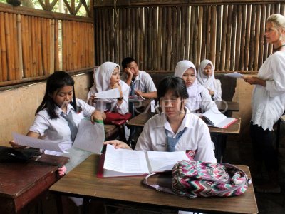 100 Anak Pemulung Belajar Sejarah dan Nasionalisme di Monas