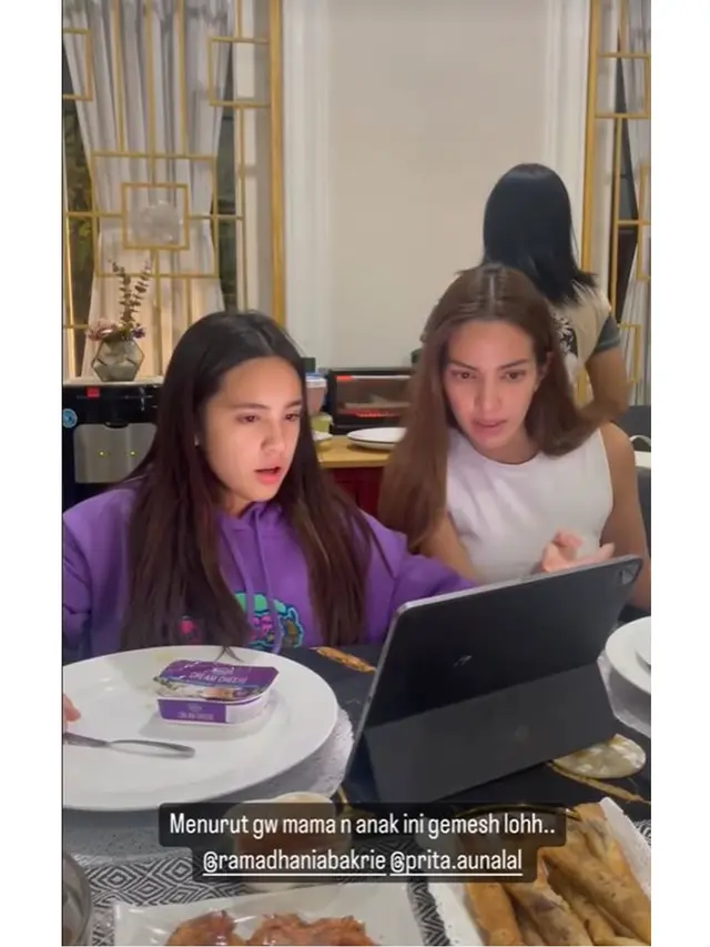 Aksi Kocak Nia Ramadhani Belajar Masak Bikin Netizen Geregetan!