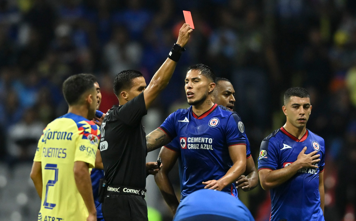 ¡Lo que se perdió! Charly Rodríguez dejó escapar el primer gol de Cruz Azul vs. Toluca.
