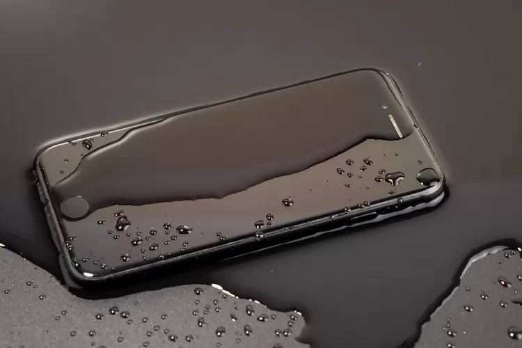 Google Ungkap Fakta Rating IP68 di HP: Tidak Bertahan Selamanya
