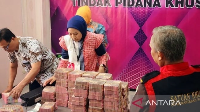 Jadi Tersangka Korupsi Sewa Plaza Klaten, Sekda Klaten Ditahan!