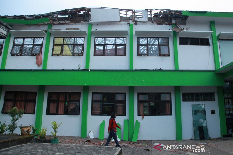 Kantor Camat Pangkalan dan 1 Sekolah di Karawang Rusak Akibat Gempa 4,7 M Bekasi