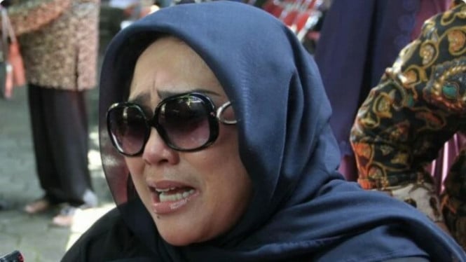 Kenali Gejala Kanker Payudara yang Diidap Mpok Alpa dan Nunung: Waspadai Ancaman Serius bagi Wanita.