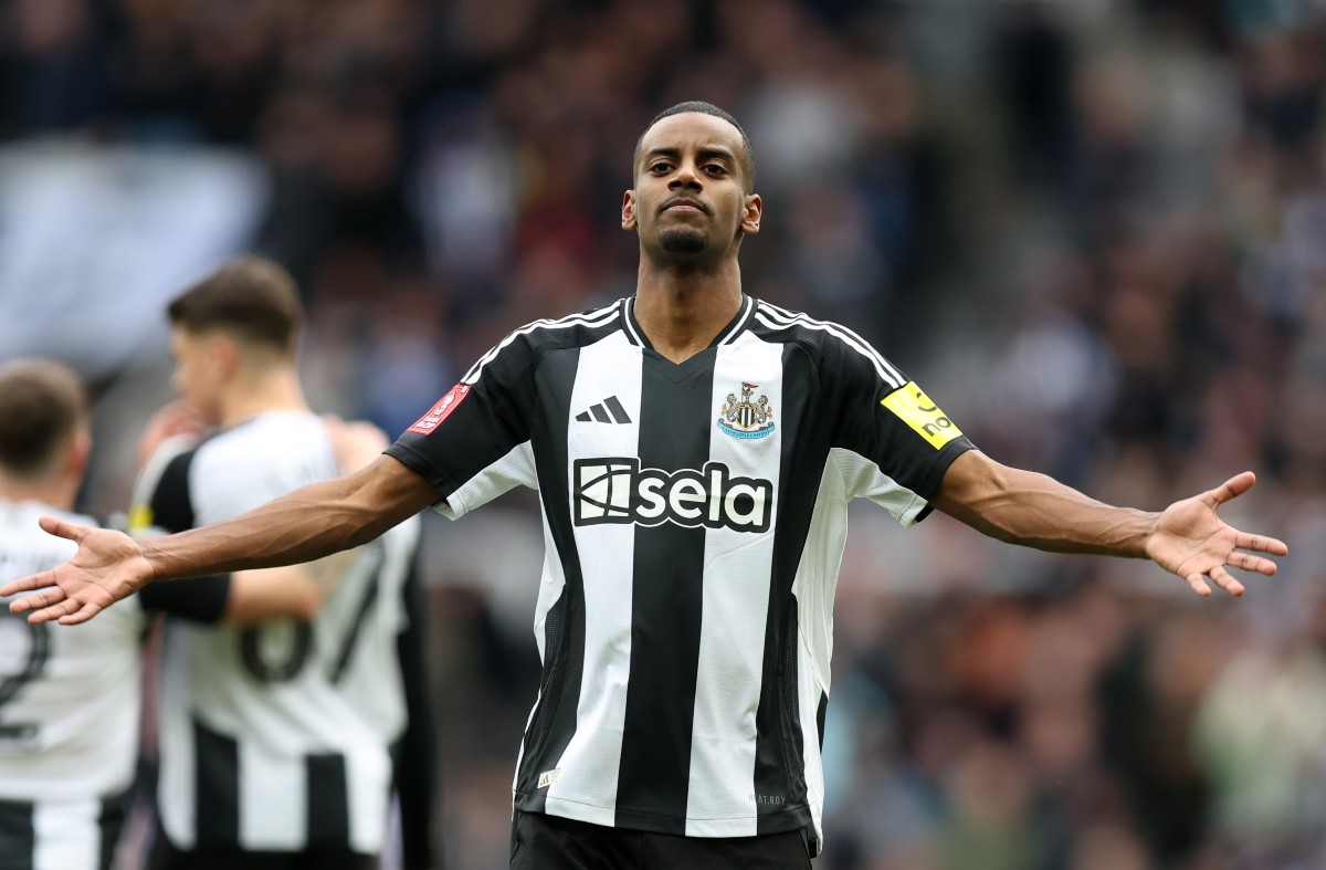 Newcastle v Liverpool: Alexander Isak transfer saga sets tone for 'huge' Premier League game