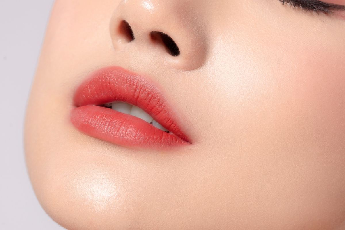 Pilih Lip Tint atau Lipstik? Simak Bedanya di Sini : Okezone Women