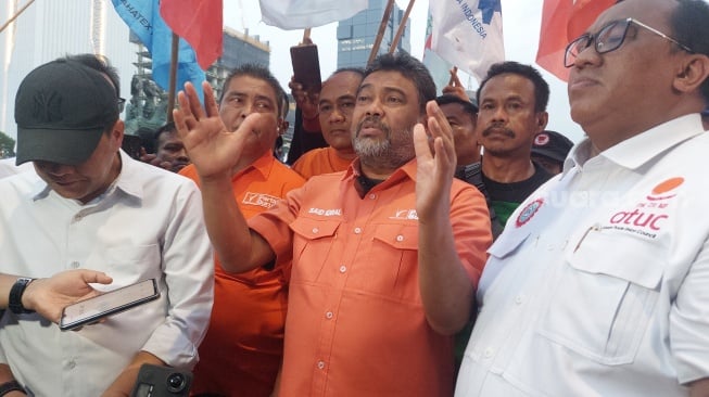 Presiden Prabowo Hadiri Acara APKASI saat Buruh Gelar Demo di DPR
