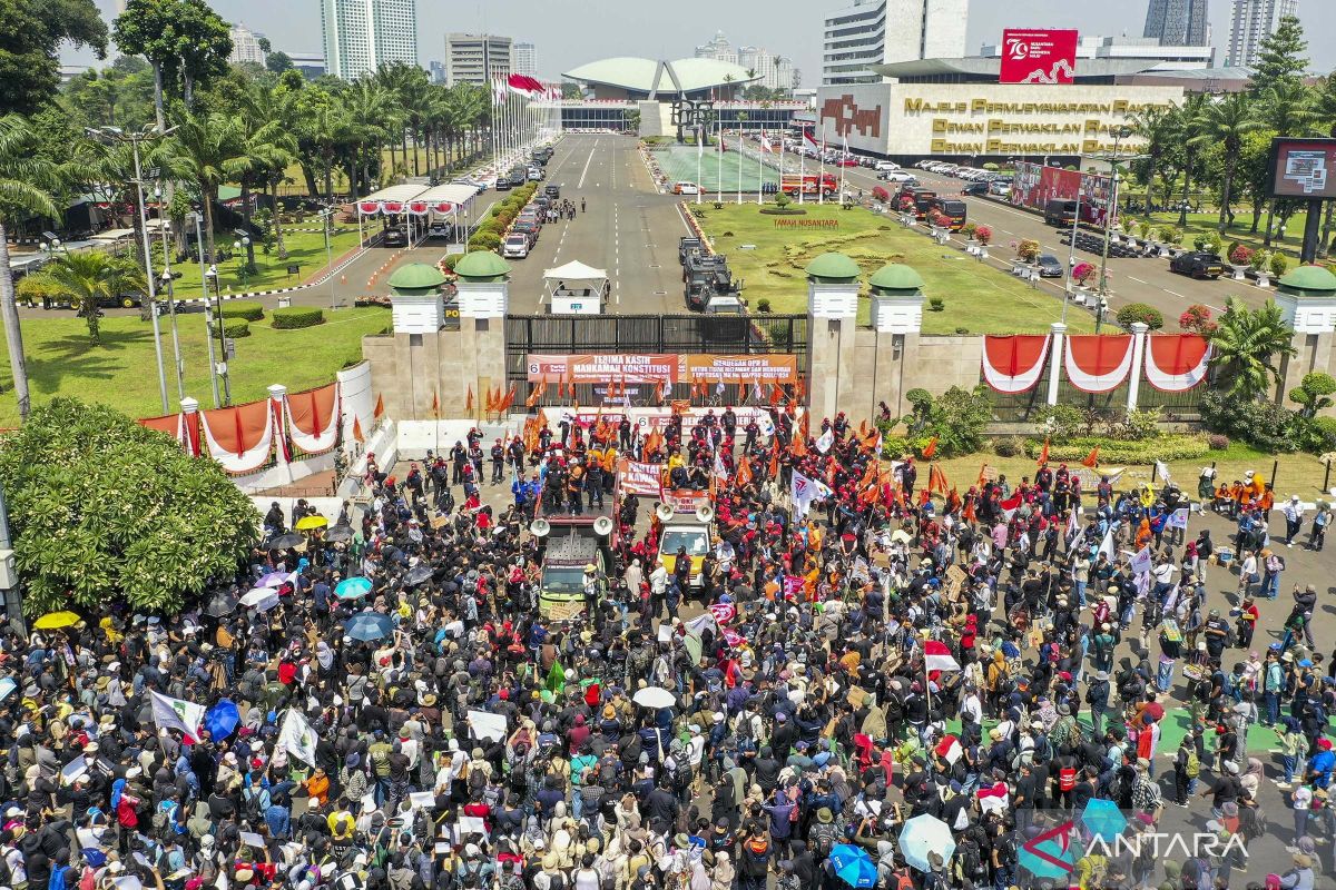 Rakyat Marah! Gedung DPR Trending Berhari-hari