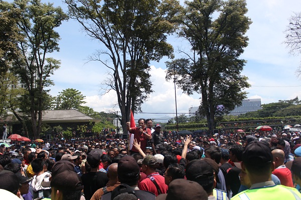 Ramai-ramai Serukan Demo Damai, Tolak Perusakan Transportasi Umum