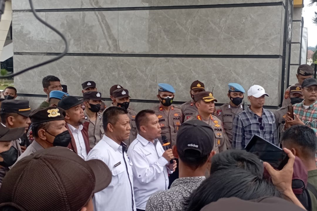 Redam Situasi, Sultan Keluar Polda DIY Temui Massa Aksi