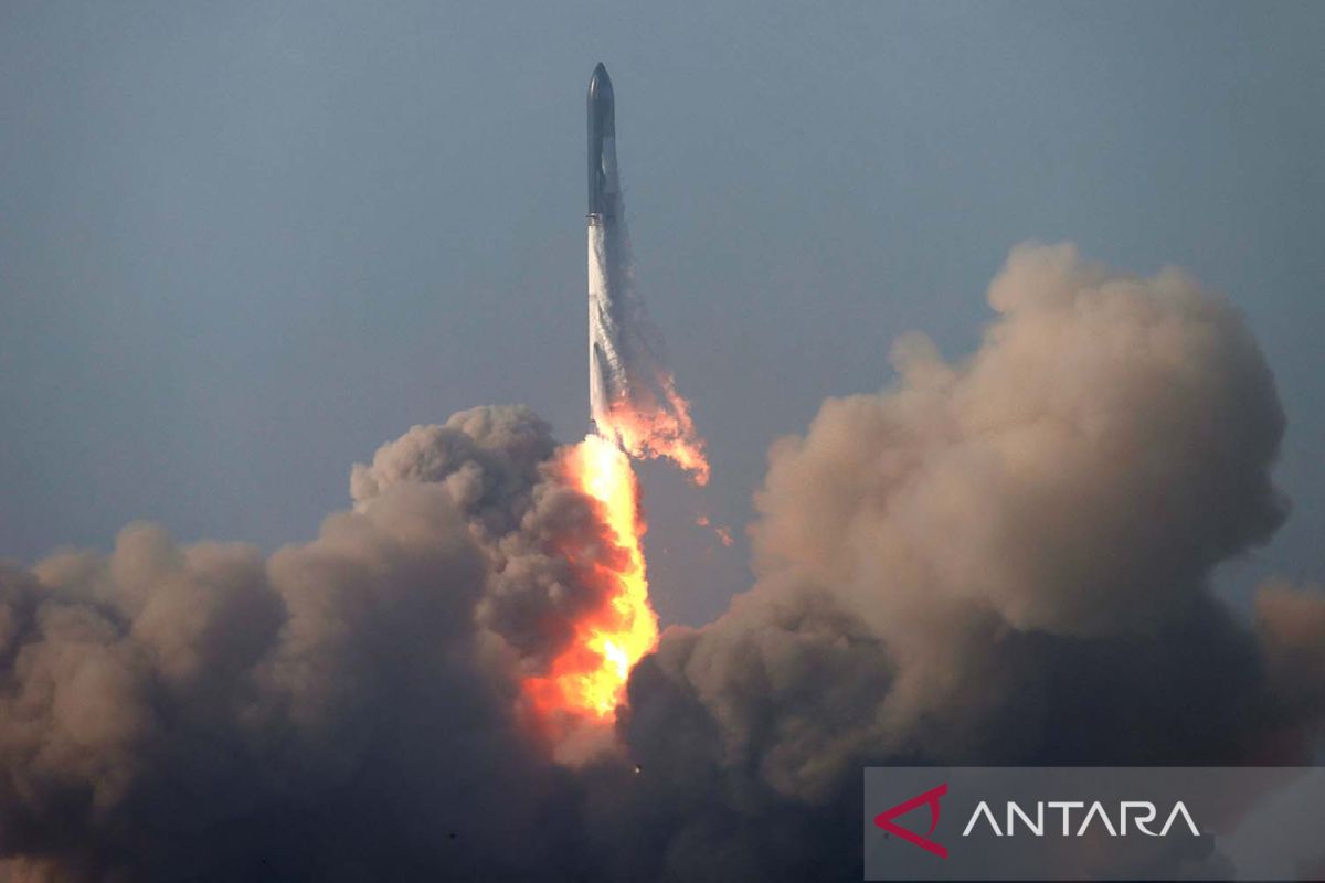 Roket Raksasa Starship Akhirnya Terbang Usai Rentetan Ledakan