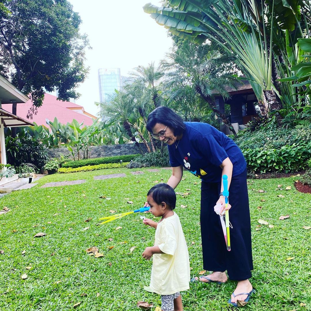 Rumah Sri Mulyani Mulai Dibersihkan Usai Dijarah, Truk Pembersih Berdatangan