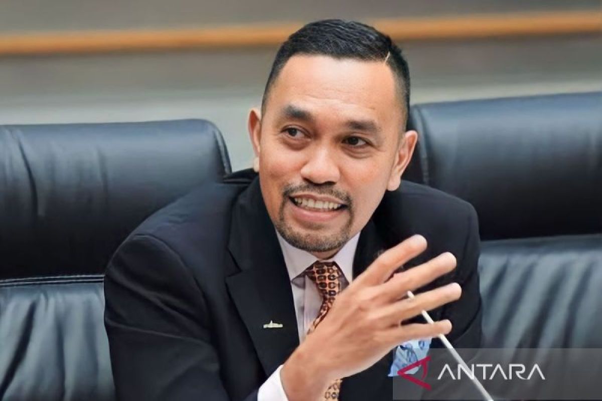 Sahroni Turun dari Pimpinan Komisi III DPR, Netizen Bereaksi