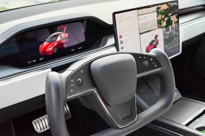 Teknologi Kemudi Otomatis Tesla Tak Diminati, Elon Musk Pusing