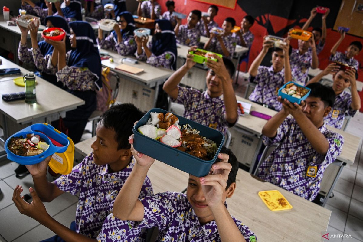 200-an Siswa Jatuh Sakit di Banggai, Makanan Bergizi Gratis Disetop Sementara