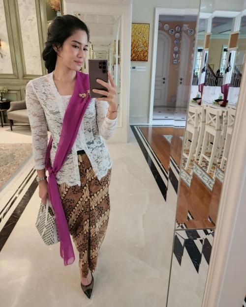 6 Potret Cantik Dian Sastro Pakai Pin One Piece di TIFF 2025, Jadi Sorotan!