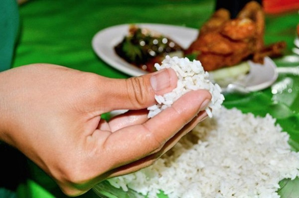 Ada Benarnya, Bukti Ilmiah Sebut Makan Pakai Tangan Lebih Menyehatkan