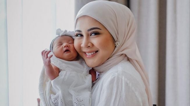 Anak Kesha Ratuliu Disunat di Usia 4 Bulan karena Fimosis, Apa Itu?