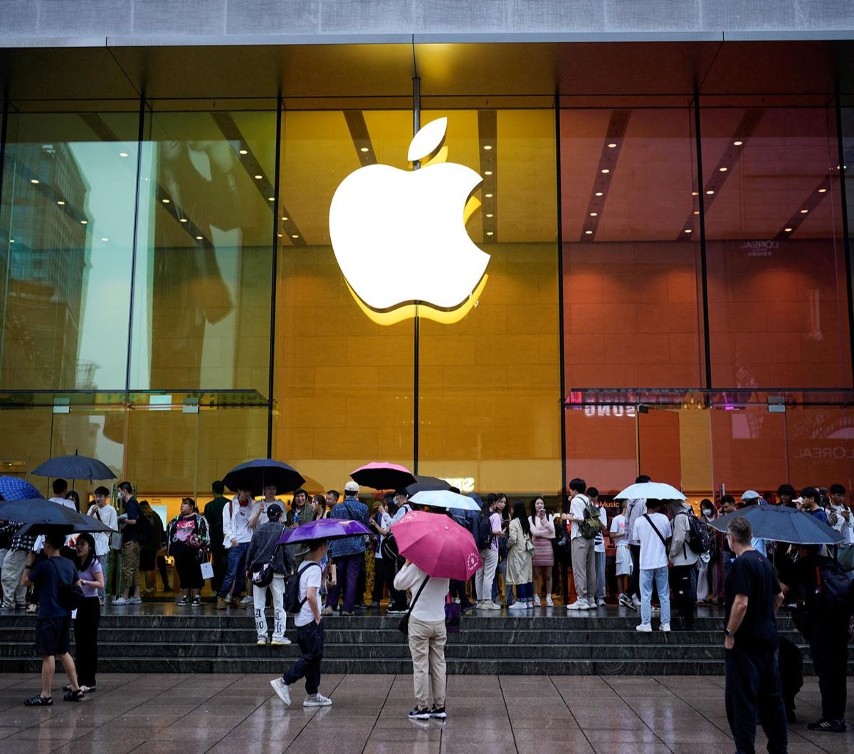 Antusias Warga Beijing Sambut Penjualan Perdana iPhone 17