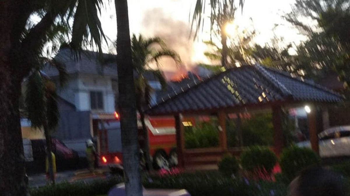 Api Lalap Rumah Mewah di Kalideres Jakbar, 2 Orang Ditemukan Tewas