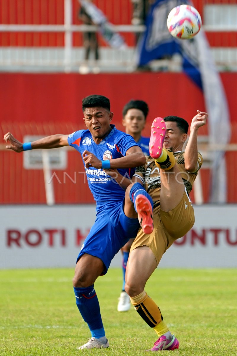BRI Super League: Winger Muda Arema FC Kaget Dapat Debut Lawan Dewa United