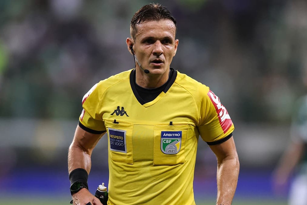 Árbitro Caio Max é criticado por Sormani que prevê lambança do VAR em Flamengo X Vasco