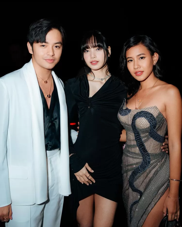 Devano Pamer Foto Bareng Lisa BLACKPINK, Netizen: Ini Asli Bukan Editan AI!