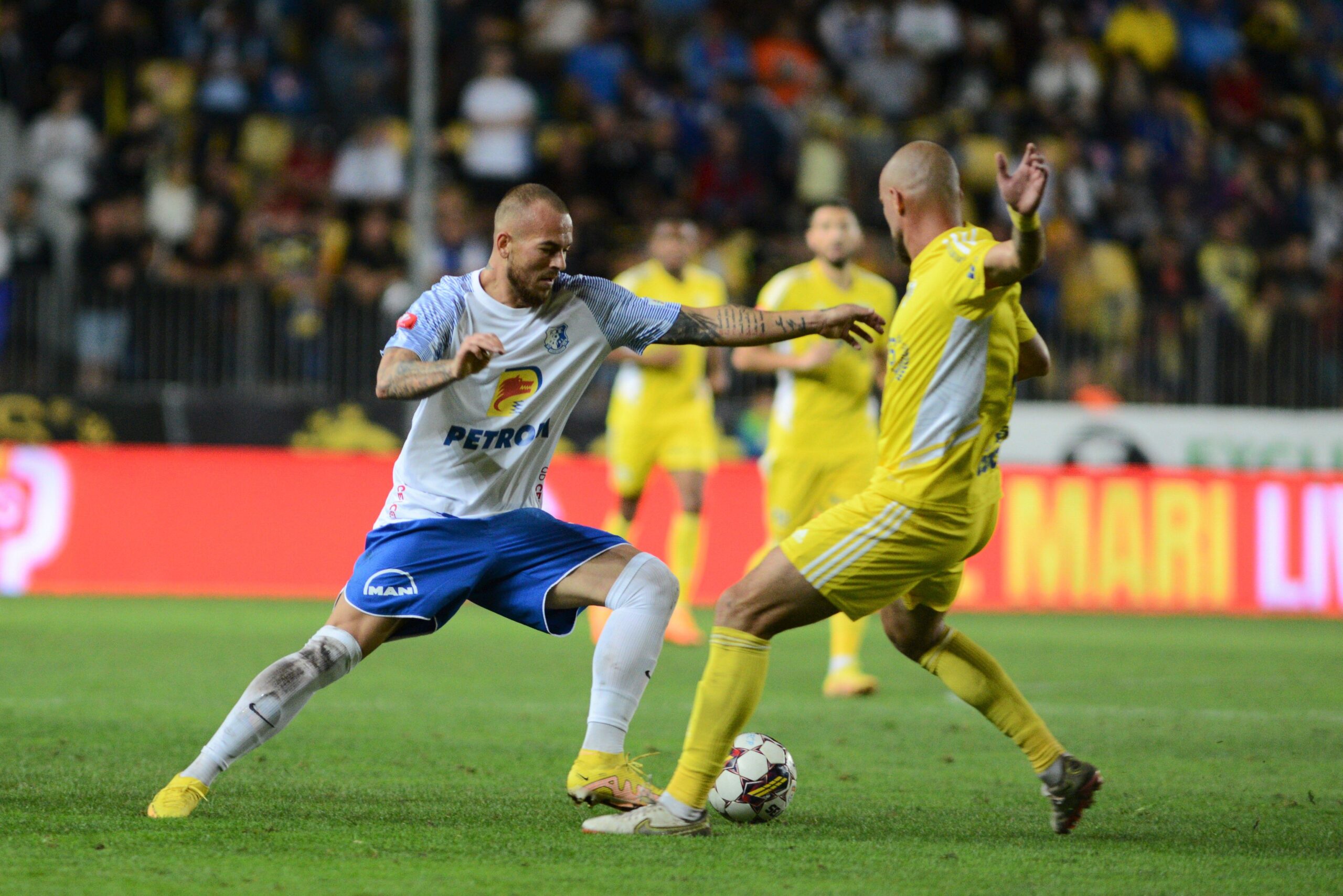 Farul Constanța - Petrolul Ploiești, pukul 21:00, di iAMSport.ro. Duel papan tengah di pinggir pantai.