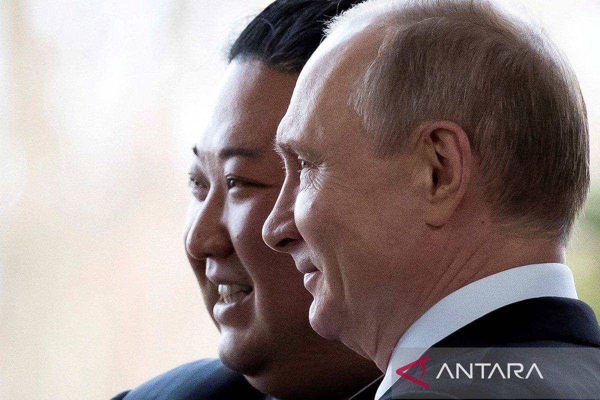 Foto: Bincang Hangat Putin dan Kim Jong-un saat Pertemuan di China