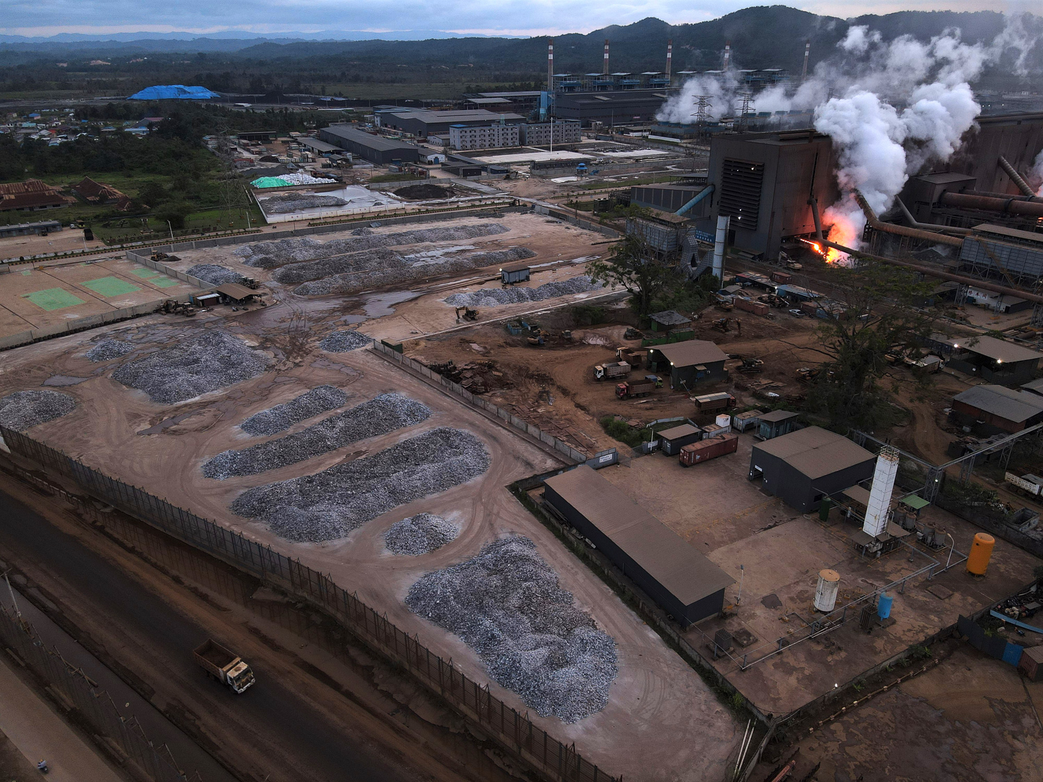Foto: Melihat Aktivitas Pengolahan Feronikel di Smelter Harita