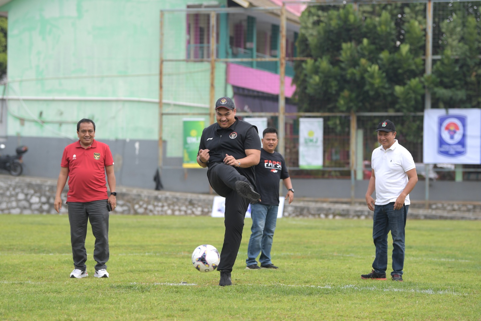 Gaungkan Industri Sepak Bola Modern, Kemenpora Gelar KIE Suporter di Kota Padang
