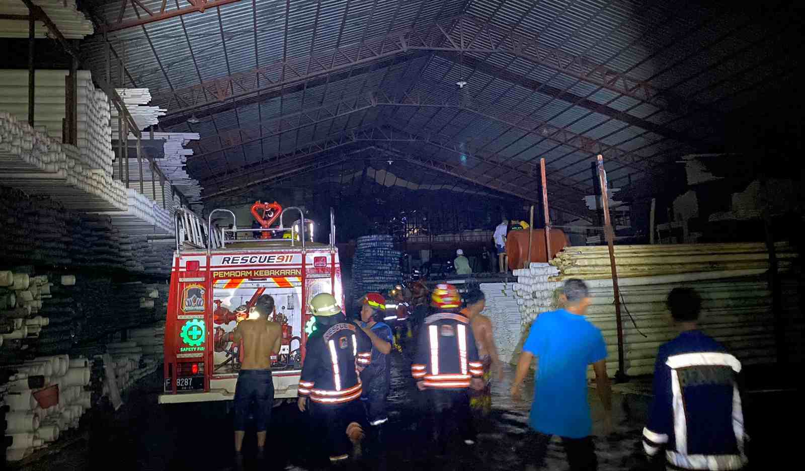 Gudang Paralon di Sunter Jakut Terbakar, 18 Unit Damkar Dikerahkan