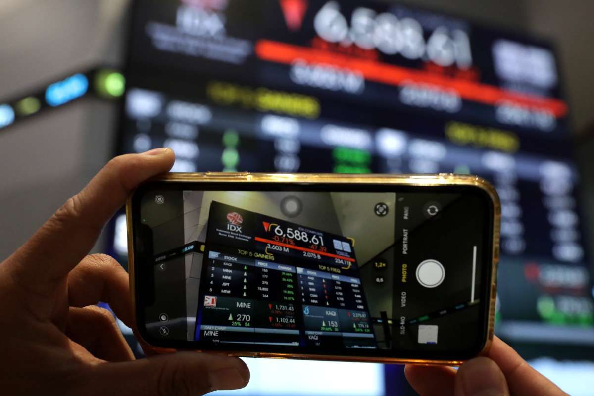 IHSG Diprediksi Bervariasi, Investor Masih Waspada Situasi RI