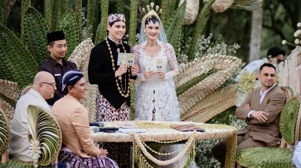 Kabulkan Permintaan Maxime Bouttier, Luna Maya Potong Rambut Back to 2011 : Okezone Women