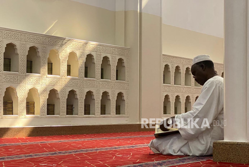 Keutamaan Menjaga Waktu Ibadah: Jadwal Sholat Hari Ini, 13 September 2025 di Surabaya