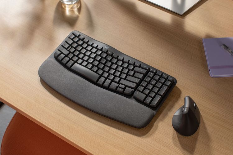 Logitech Rilis Keyboard Tenaga Cahaya di RI Harga Rp 1,7 Juta