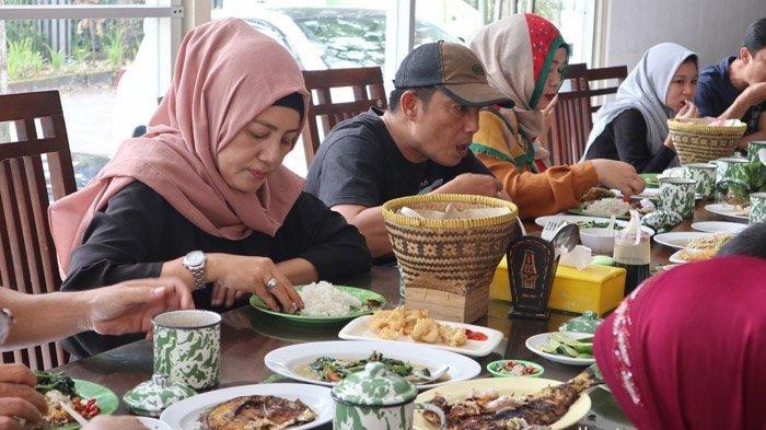 Makan Pakai Tangan Ternyata Baik untuk Pencernaan, Begini Penjelasan Dokter
