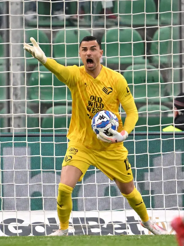 Membandingkan Performa Kiper Timnas Indonesia di Level Klub: Emil Audero Menggila, Bagaimana Maarten Paes?