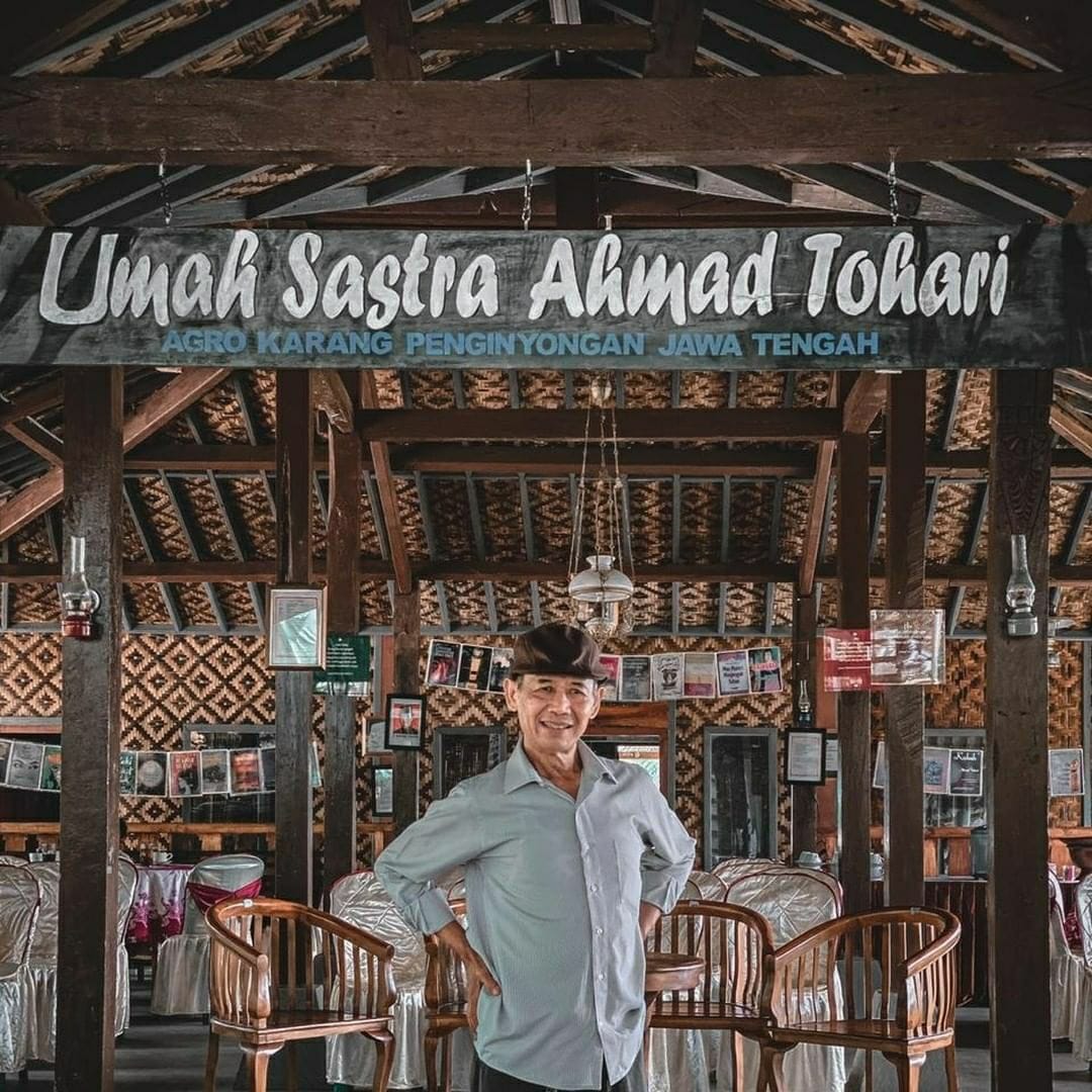 Menbud Tinjau Revitalisasi Perpustakaan Ahmad Tohari, Pusat Literasi dan Sastra di Banyumas : Okezone Women
