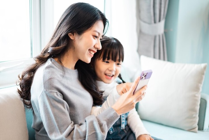 Mengenal Fenomena Sharenting, Orangtua Hobi Pamer Anak di Medsos
