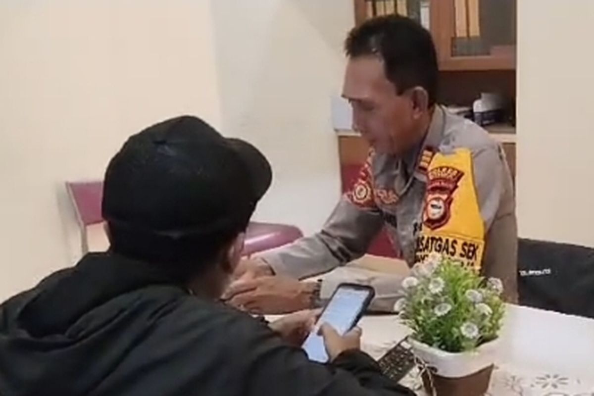 Oknum Kapolsek di Kendal Digerebek Warga: Diduga Berduaan di Rumah Janda