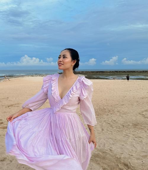Outfit Pantai Rachel Vennya Dikritik, Netizen: Padahal Pernah Berhijab