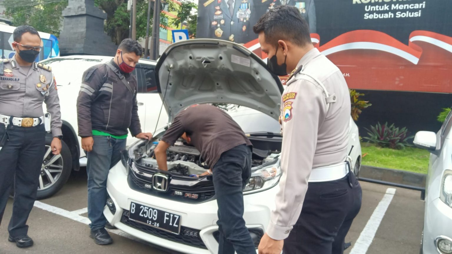 Polemik Mobil Pakai 'Tot-Tot Wuk-Wuk': Strobo dan Sirine di Jalan Raya Kembali Memanas