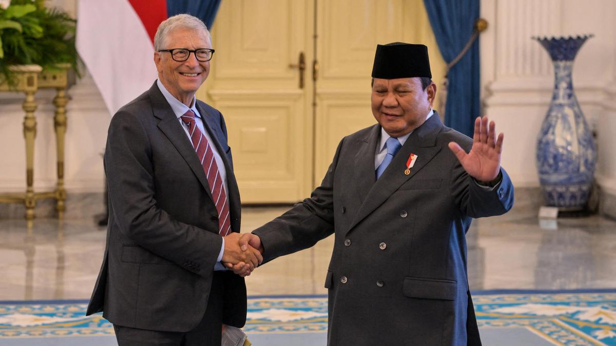 Prabowo Kasih Penghargaan Bill Gates, Dermawan yang Makin 'Miskin'