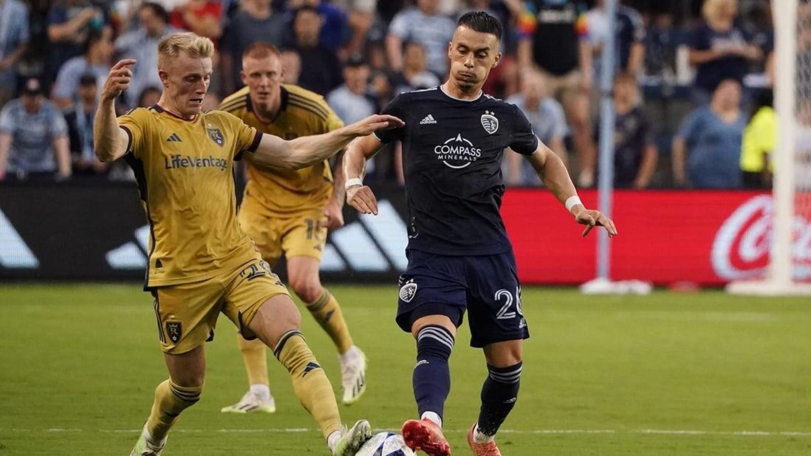 Real Salt Lake Mendominasi Permainan, Kalahkan Sporting KC untuk Tetap Berjuang di Perebutan Playoff.