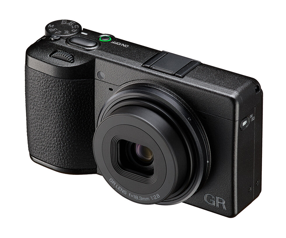 Review Mendalam Ricoh GR IV: Evolusi Sang Raja Kamera Saku dengan Sensor APS-C