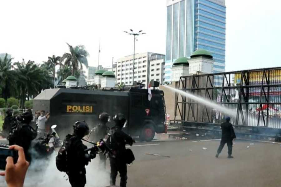 Senayan Rasa Barak: Pemandangan Kontras di Gedung DPR Usai Gelombang Demonstrasi