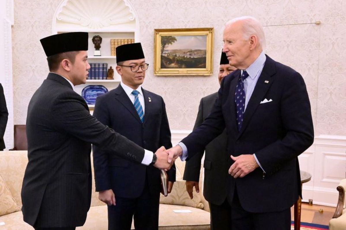 Seskab Teddy Bertemu Menteri PUPR: Bahas Progres Perbaikan Fasum Pasca-Demonstrasi, Prioritaskan Pemulihan Layanan Publik