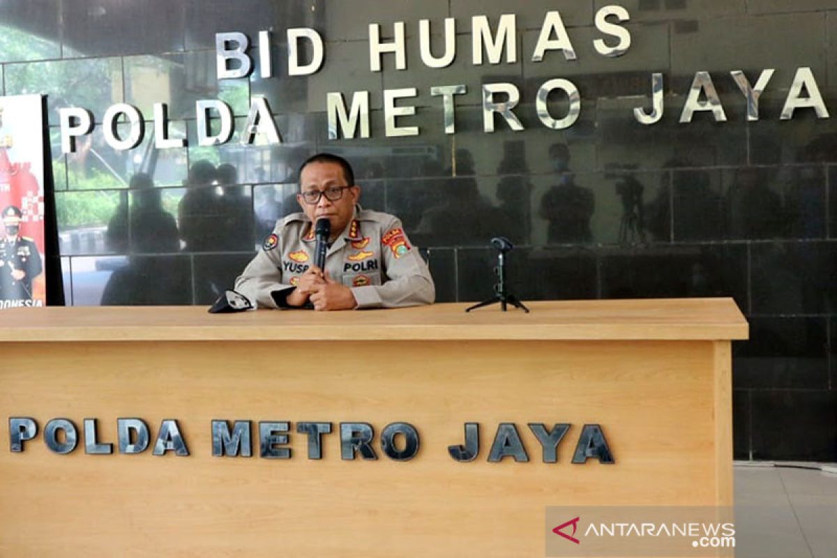 Sinta Wahid-Lukman Hakim Jenguk Tahanan Demo Rusuh di Polda Metro