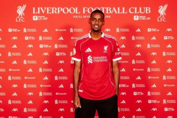 Slot Sebut Ada Peluang Isak Debut Lawan Atletico Madrid