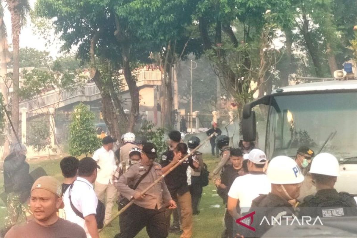 Thailand Tembaki Demonstran Kamboja dengan Gas Air Mata dan Peluru Karet: 23 Orang Dilaporkan Luka-Luka